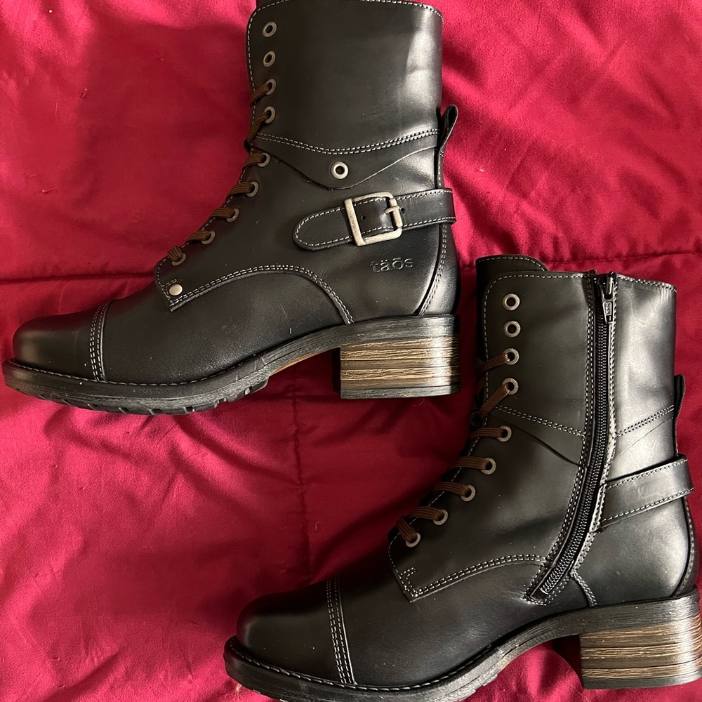 Taos Crave Footwear Black Moto Boots with Buckle